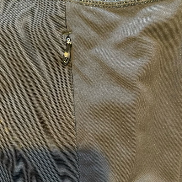 Women’s Capri Lululemon Pants Size 6 - Picture 4 of 5